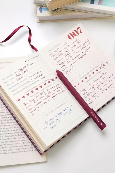 Дневник за четене на книги Червено-бордо