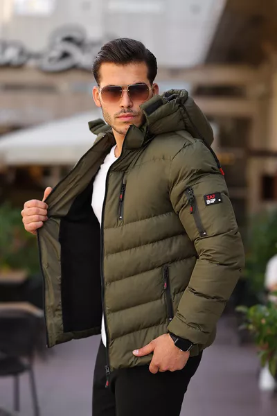 معطف رجالي شتوي مبطن بالقطبية، مقاوم للماء والبرد، مع غطاء رأس، باللون الأحمر مع تفاصيل سوداء