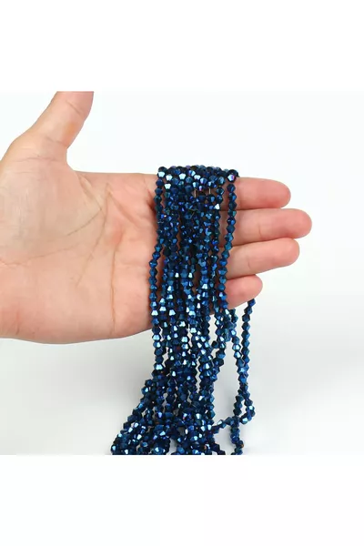 1 НИТО ( см -  броя) - 4 мм ПИРАМИДАЛНИ КРИСТАЛНИ МЪНИСТА, ПОКРИТИ ЛЪСКАВИ СИНИ МЪНИСТА