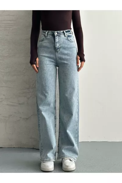 جينز واسع الأرجل للنساء بلون أزرق فاتح وغسل الكرز