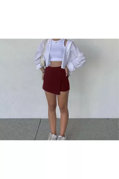 تنورة قصيرة بورجوندي مع غطاء