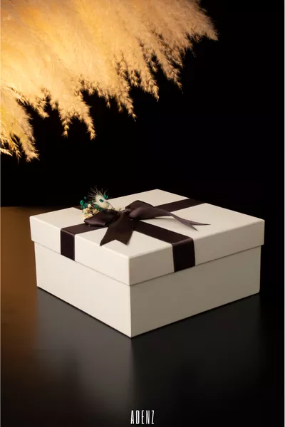 Кутия за подарък с крем - Нарязана хартия - Клас А кафява сатенена панделка - Суха цветна украса