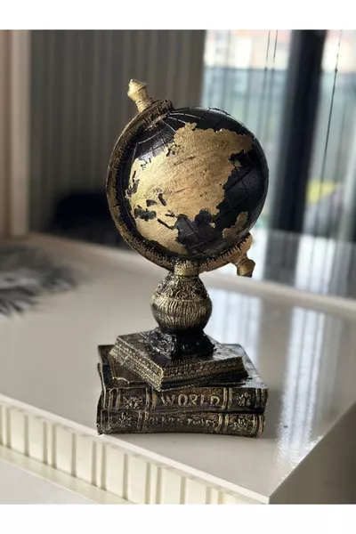 Декоративна фигурка със златни износени детайли