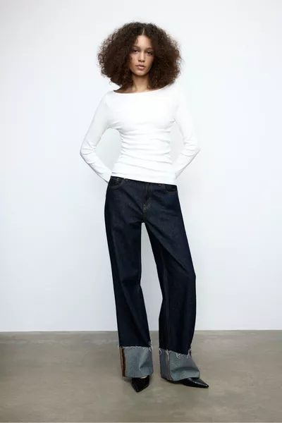 قميص طويل الأكمام مع كشكش