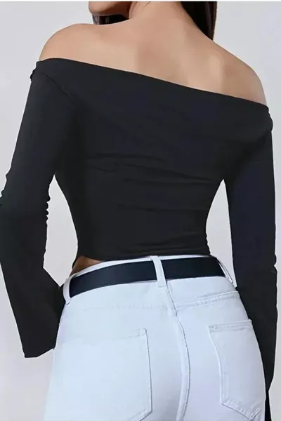 بلوزة مادونا بأكمام طويلة وتفاصيل مطاطية