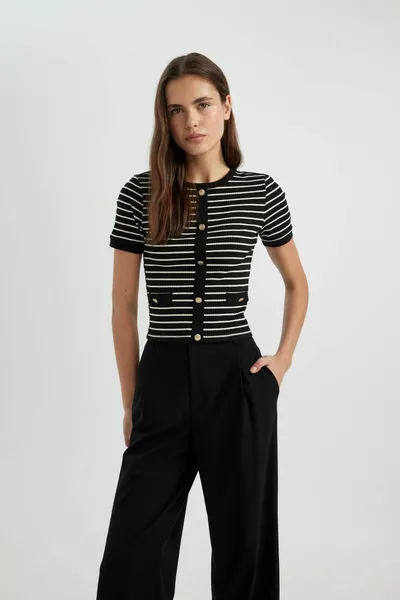 T-shirt à manches courtes côtelé à rayures, coupe slim, col rond, modèle SP