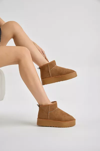 حذاء نسائي بكعب سميك ونعل سميك داخليًا مبطن بالفرو بمظهر الجلد المدبوغ