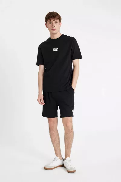 شورت قطني بقصة ضيقة وطية ضيقة Slim Fit HS