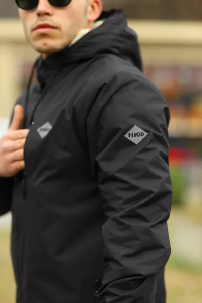 معطف واق من المطر للجنس الذكري مع جيوب، بغطاء رأس مبطن بالفرو ومقاوم للماء