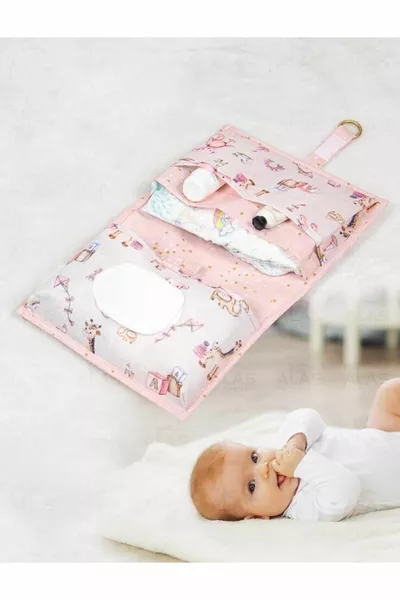 حقيبة عناية لتغيير ملابس الطفلة باللون الوردي