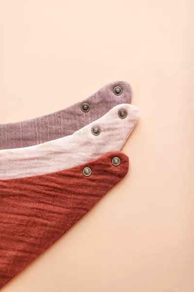 مجموعة 3 قطع من المنديل القطني العضوي للأطفال - مريلة للأطفال للبنات والاولاد لتجنب اللعاب والطعام، وشاح، طوق