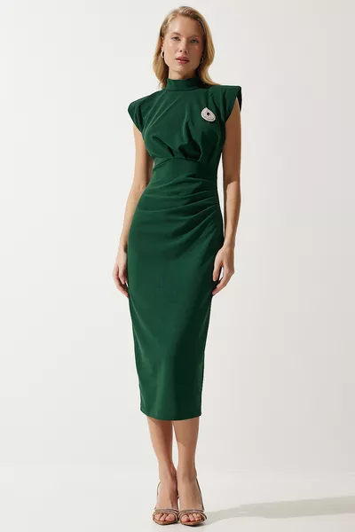 Robe en tricot pour femme vert émeraude élégante avec broche et fronces 