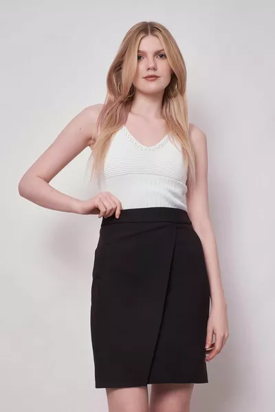 تنورة نسائية سوداء عالية الخصر من فيرجينيا 