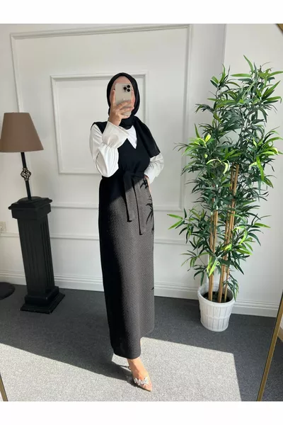 جانيلة محجبة من صوف التويد الأسود