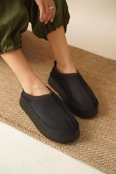 Pantofole chiuse da donna con suola spessa, punta rotonda e pelliccia Carroll