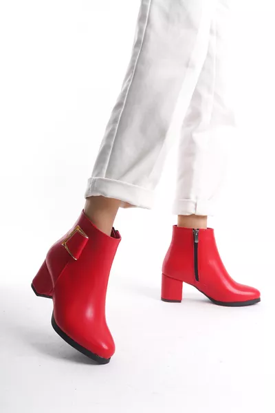 حذاء نسائي قصير بكعب مع مشبك من الجلد الأحمر أثينا