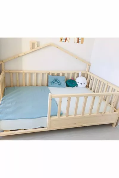 سرير مونتيسوري للأطفال والرضع من الخشب الطبيعي ذو السقف الخلفي