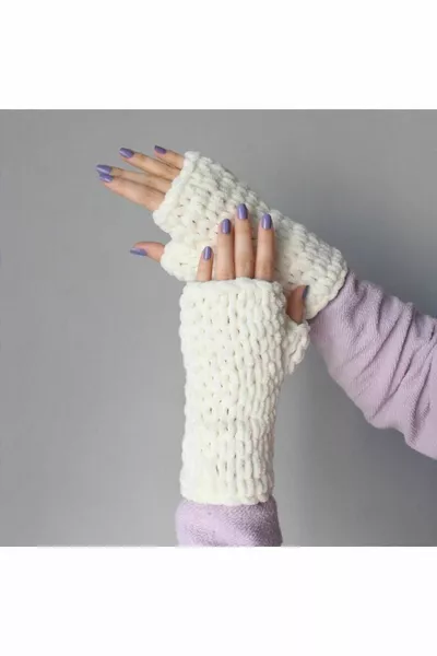 White Puffy Gloves Trendy Design Hand-Knitted Winter Fashion Scandinavian Style Fingerless