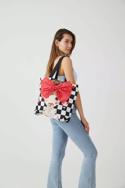 حقيبة تسوق شاطئية من القماش بنقشة رقعة البوب آرت