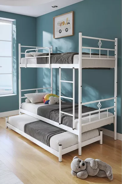 سرير بطابقين معدني أبيض مخصص لثلاثة أشخاص من كوزا