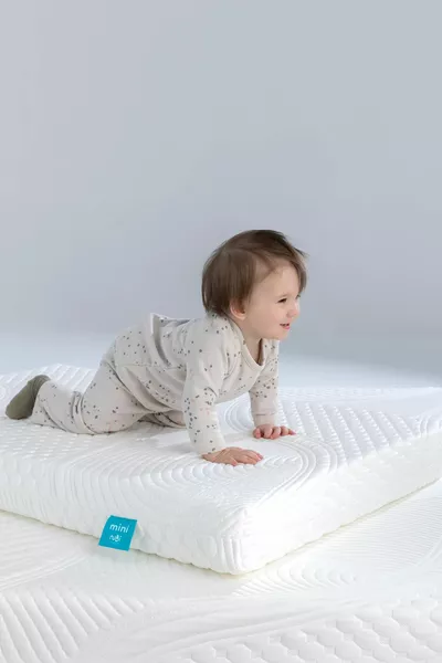 مرتبة أطفال أرثوبيدية صغيرة مع غطاء مريح مزدوج الوجه بسحاب