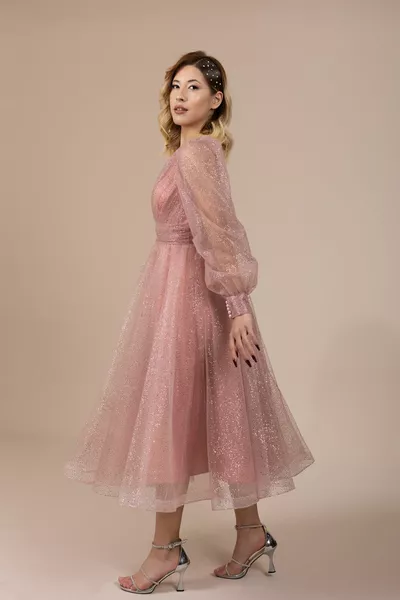 أورورا فستان برقبة على شكل V بفتحة رقبة بريق تول متوسط الطول