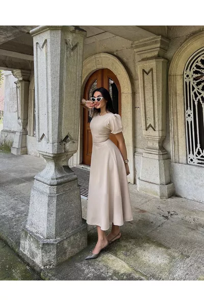 Robe mi-longue à manches bouffantes