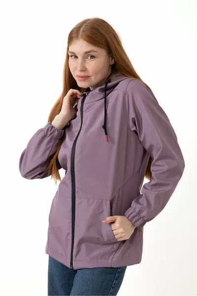 معطف مطري نسائي بغطاء رأس وجيوب، مقاوم للماء ومبطّن من الداخل بلون الخوخ الداكن - مقاوم للرياح