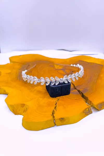 Elegant and Stylish Bridal Tiara with Crystals and Hair Accessory