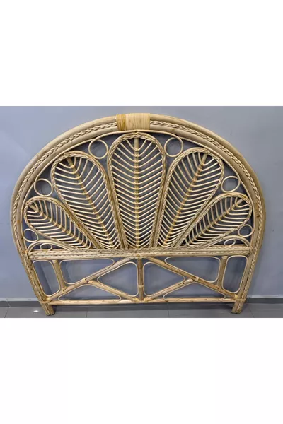 رأس سرير من الخيزران