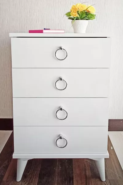 ديموبا- خزانة فضية بأربع أدراج