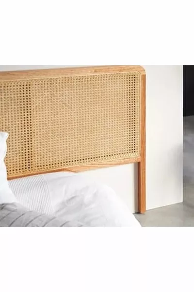 Лежанка с естествено дървено табла