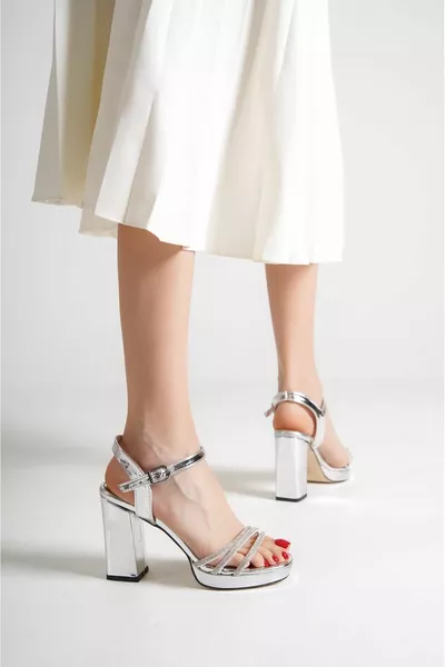 Сребристо бели дамски обувки на платформа на платформа Обувки на ток 