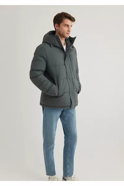 سترة منفوخة رمادية بغطاء رأس 