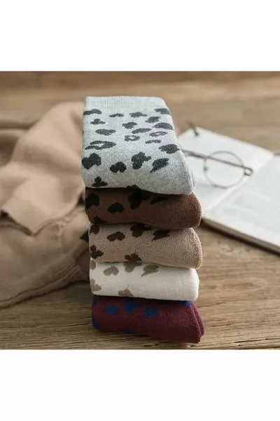 جوارب نسائية شتوية من القطن تمتص الحرارة بنقشة الفهد، 5 أزواج