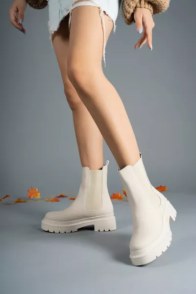 حذاء تشيلسي نسائي بلون بيج فاتح من إكسترا مات 