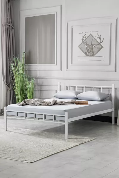 سرير معدني، سرير معدني أبيض