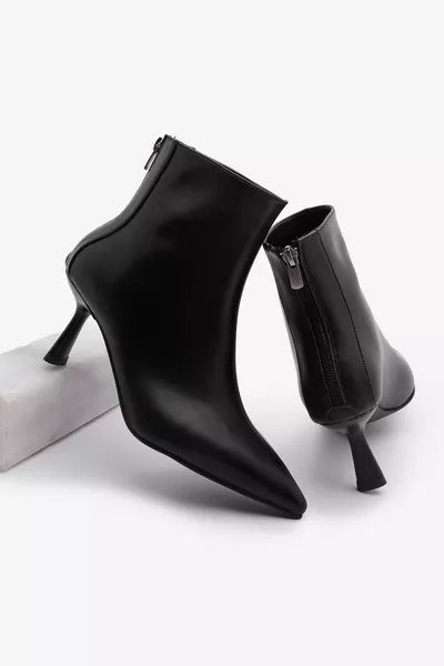 حذاء نسائي بكعب عالٍ وبووتي، مدبب الأصابع، كعب كأس، بسحاب من الخلف، تيسا باللون الأسود