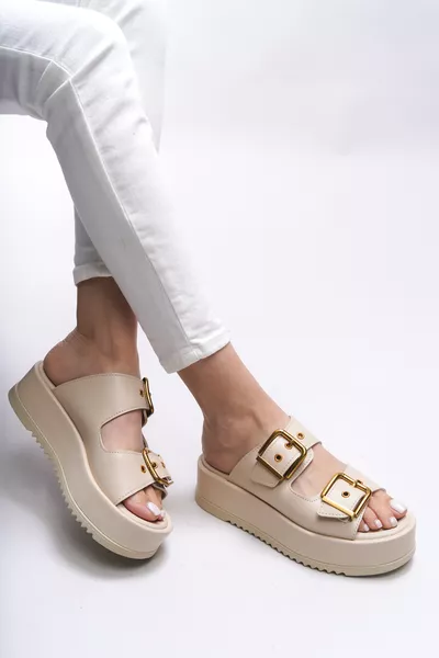 صندل نسائي جلد بلون البيج بمشبكين Winledha 