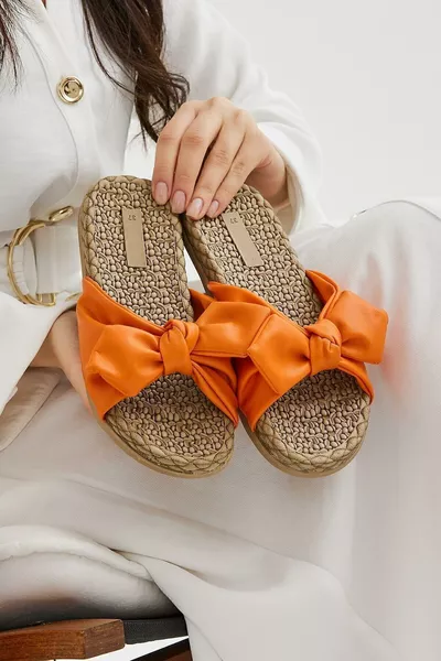 شبشب نسائي برتقالي بشريط عدم الانزلاق للبركة والبحر والشاطئ