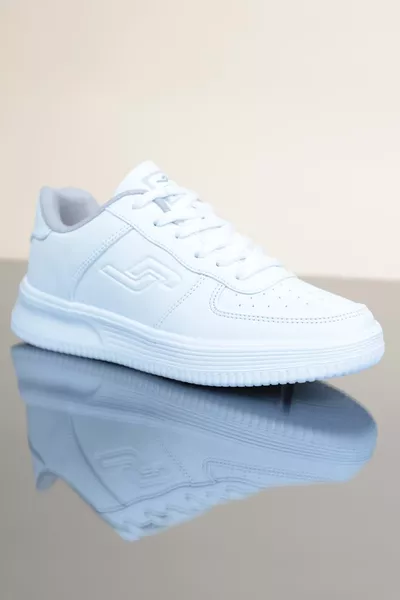 حذاء رياضي يومي  باللون الأبيض