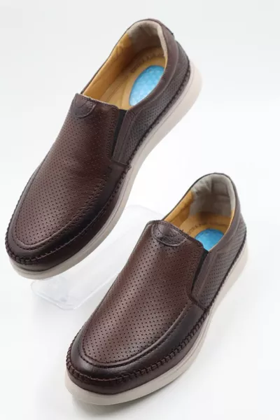 حذاء رجالي يومي بني خفيف مريح للغاية من الجلد الطبيعي مع جيل