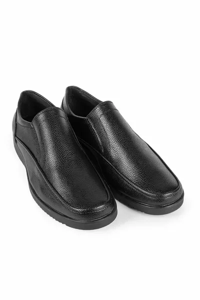 حذاء أبي جديد الموسم باللون الأسود