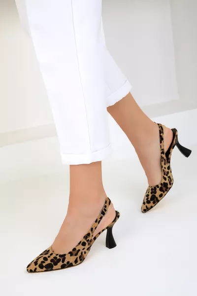 حذاء نسائي كلاسيكي بكعب عالٍ بنقشة الفهد 