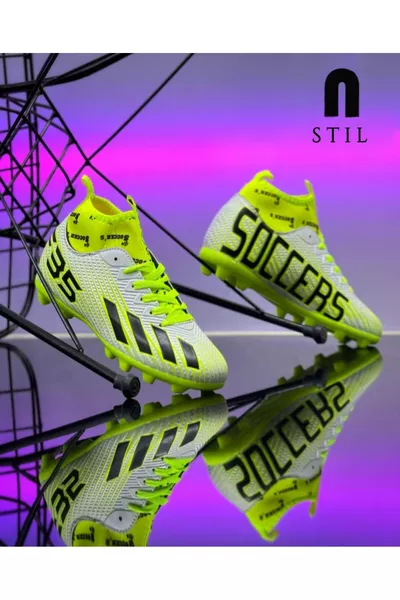 حذاء كرة قدم رياضي للأولاد مع شرابات بكعب مسمار ولون أبيض وأصفر kr