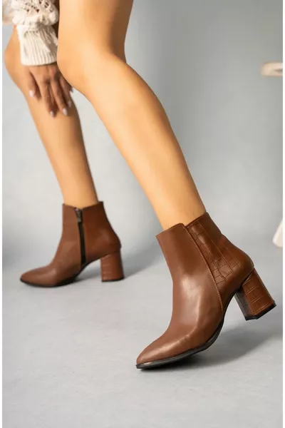 نسائي بني تان حذاء أنيق بكعب منقوش بني