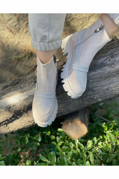 Fashionable High Sole Women's Boots with Buckle Made of Both Leather and Suede Material