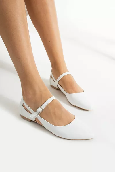 المرأة وأشار اصبع القدم الفرقة مفصلة عارضة الأبيض الباليه الشقق الصنادل