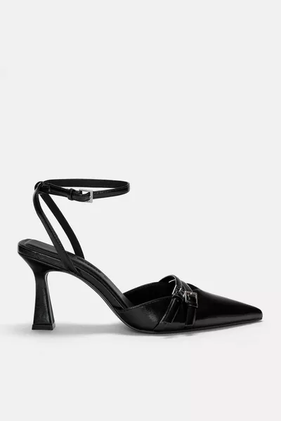 Каблуки с пряжками