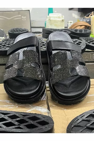 Sandali in velcro di pietra